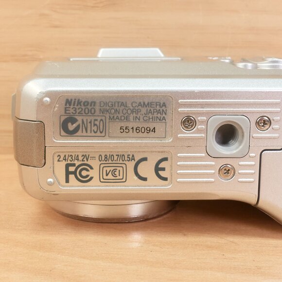 Nikon Coolpix E3200 / 3.2MP Digital Camera / Compact Point-and-Shoot / Silver - Picture 7 of 7